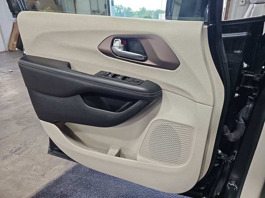 Used 2023 Chrysler Voyager LX FWD image 27