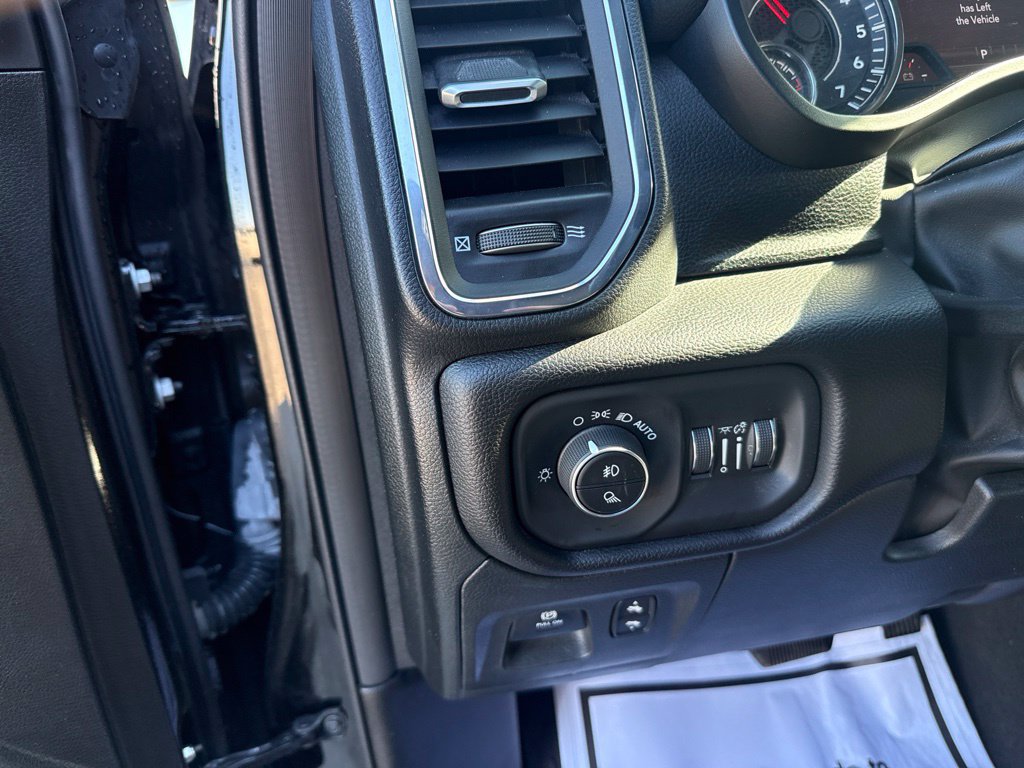 Used 2025 RAM 1500 Laramie AWD/4WD image 13