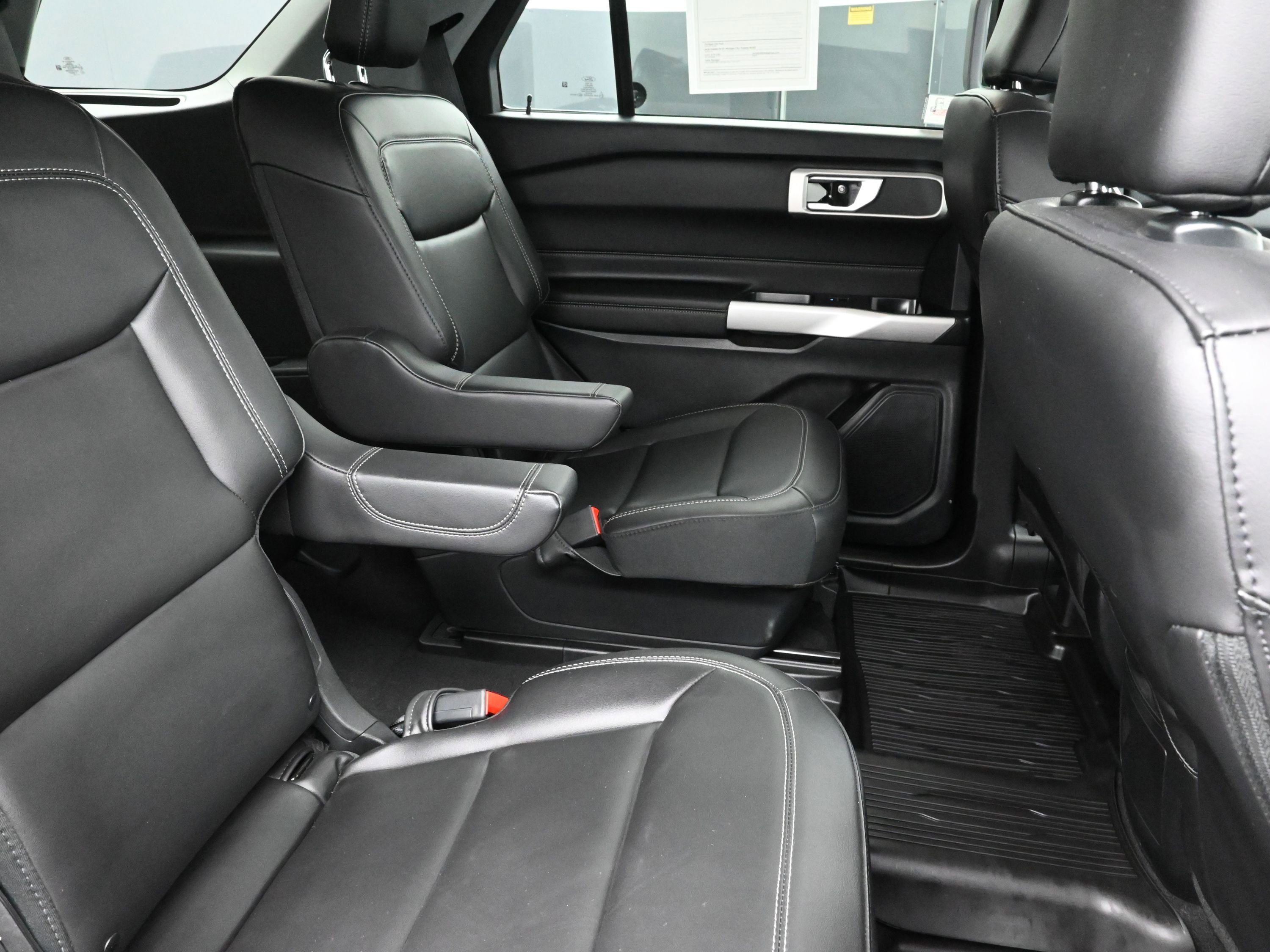 Used 2023 Ford Explorer XLT w/ Equipment Group 202A image 25