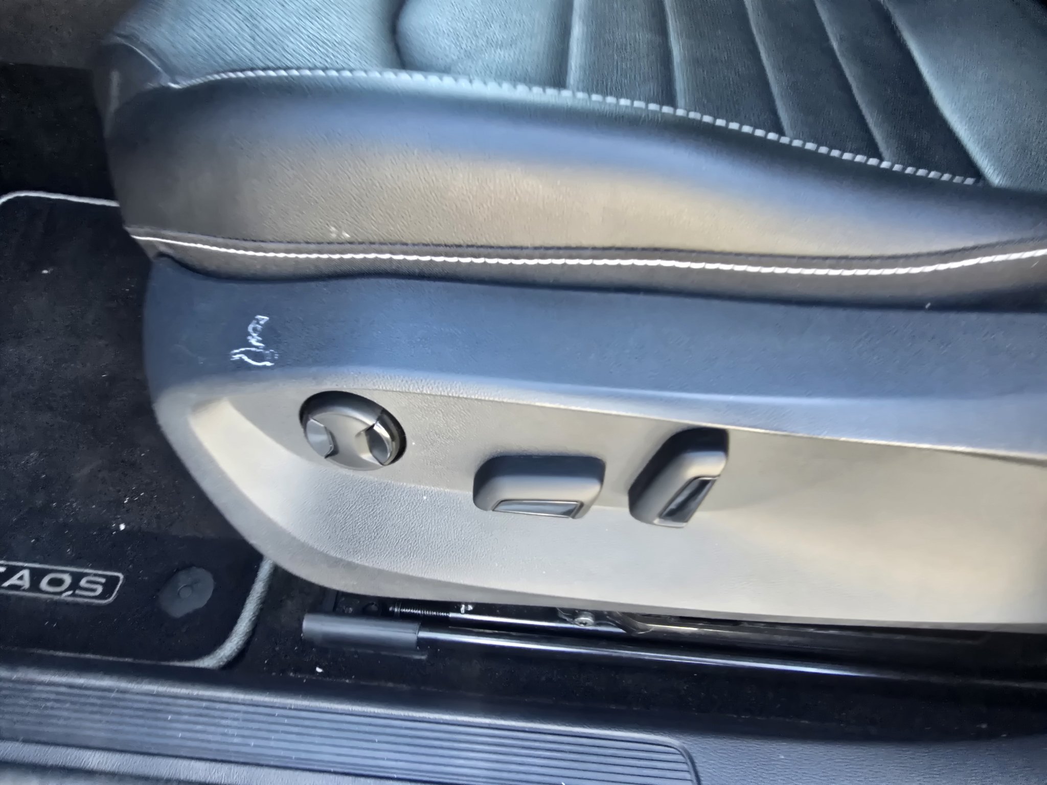 Used 2023 Volkswagen Taos SEL AWD/4WD image 17