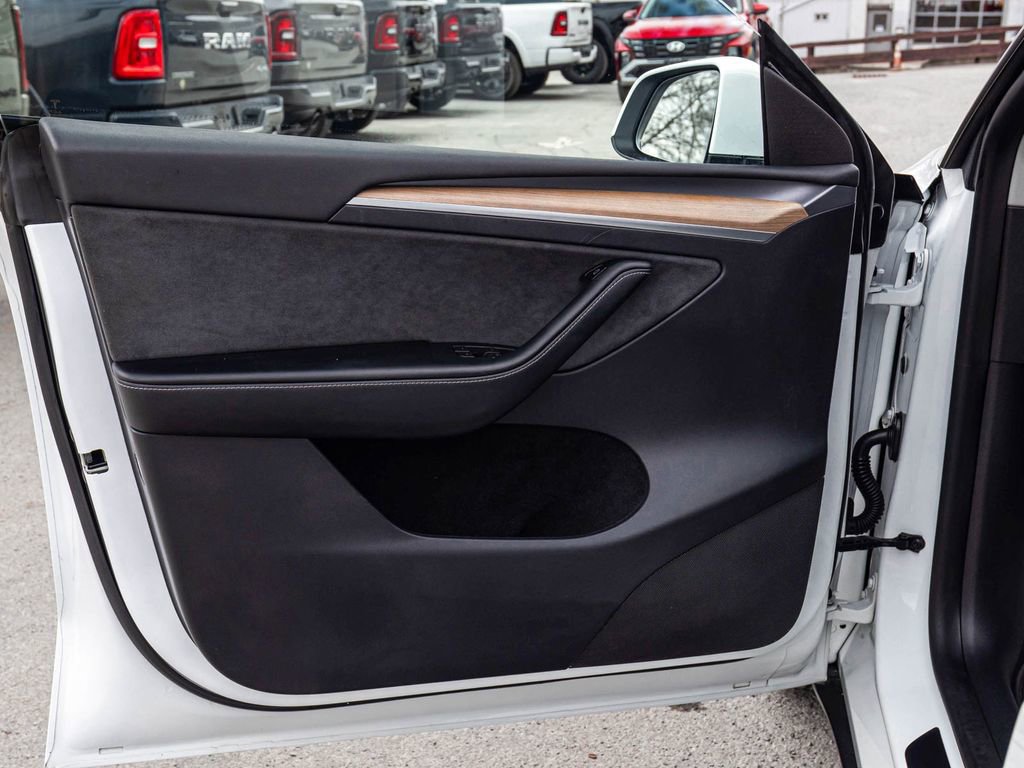 Used 2023 Tesla Model Y Long Range image 11