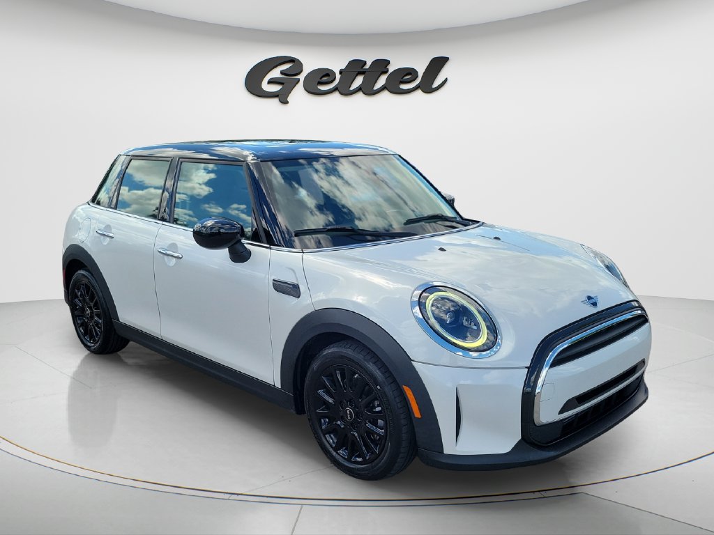 Used 2024 MINI Cooper 4-Door Hardtop FWD image 3