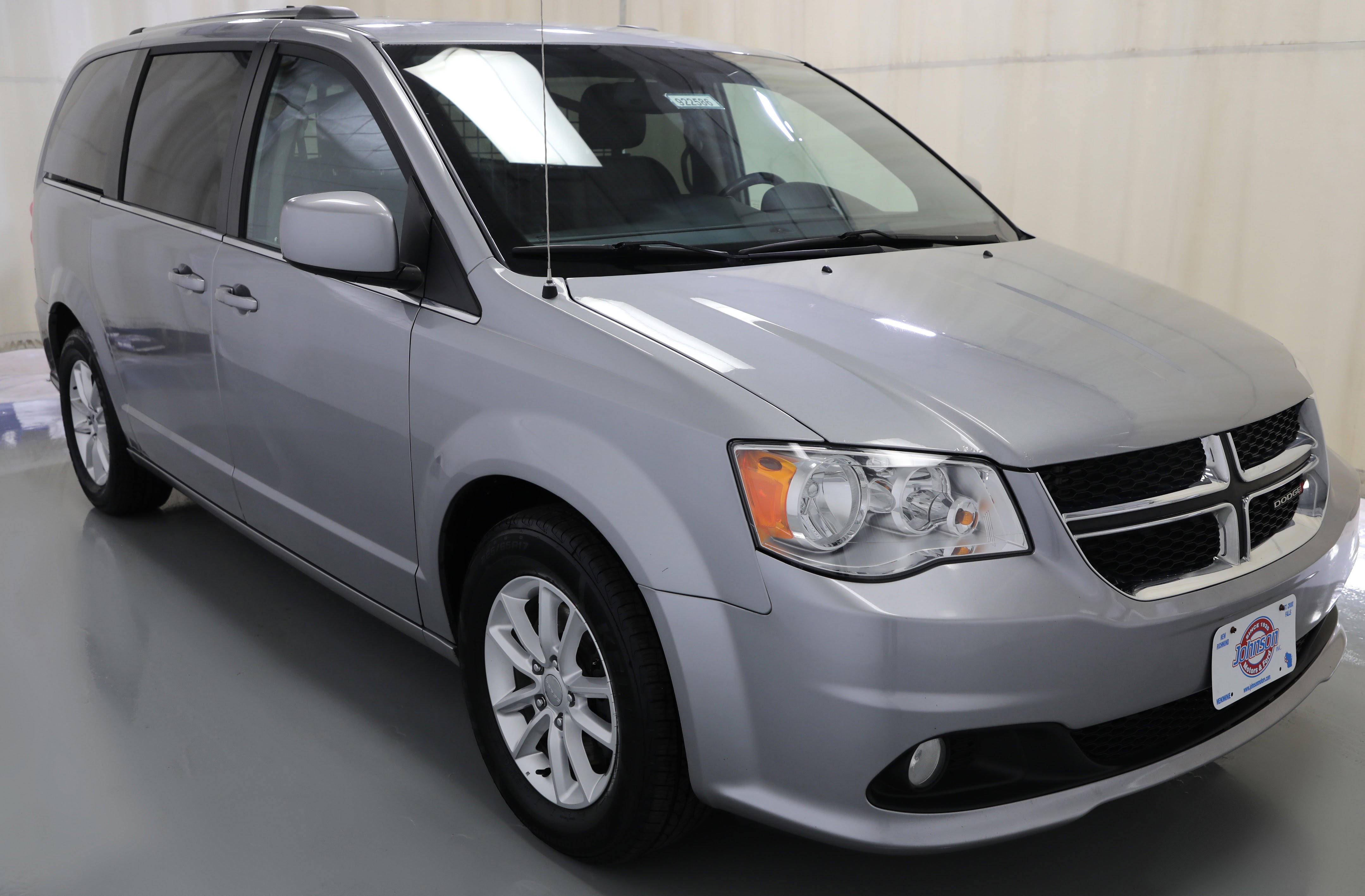 Used 2018 Dodge Grand Caravan SXT image 12