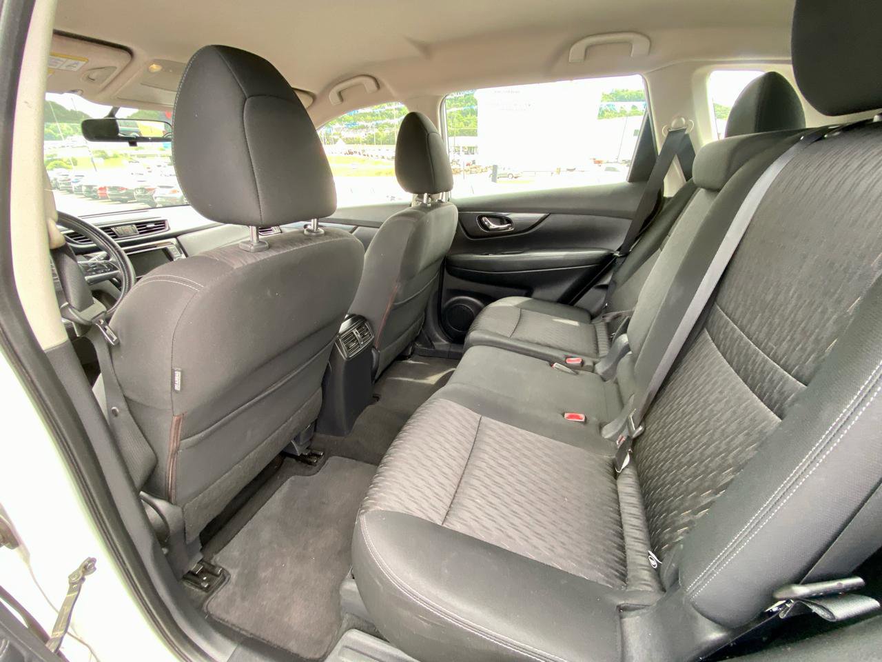 Used 2018 Nissan Rogue S AWD/4WD image 16