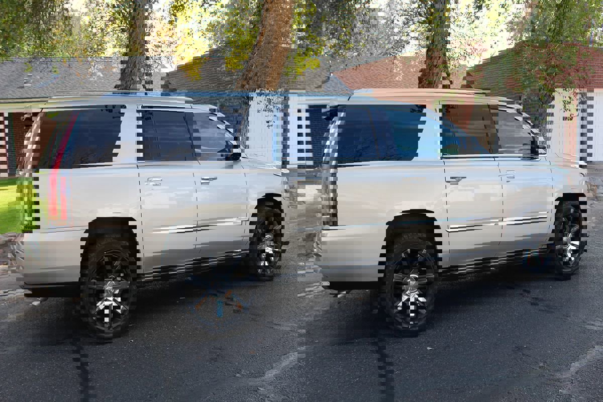 Used 2015 Cadillac Escalade ESV Premium image 70