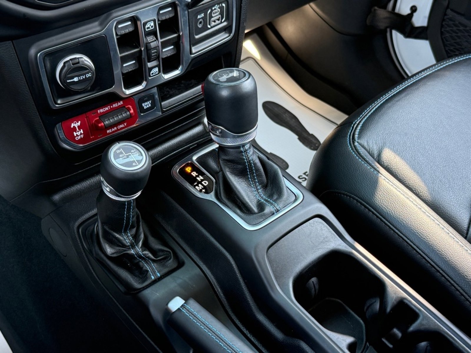 Used 2022 Jeep Wrangler Unlimited Rubicon 4xe w/ Cold Weather Group image 32