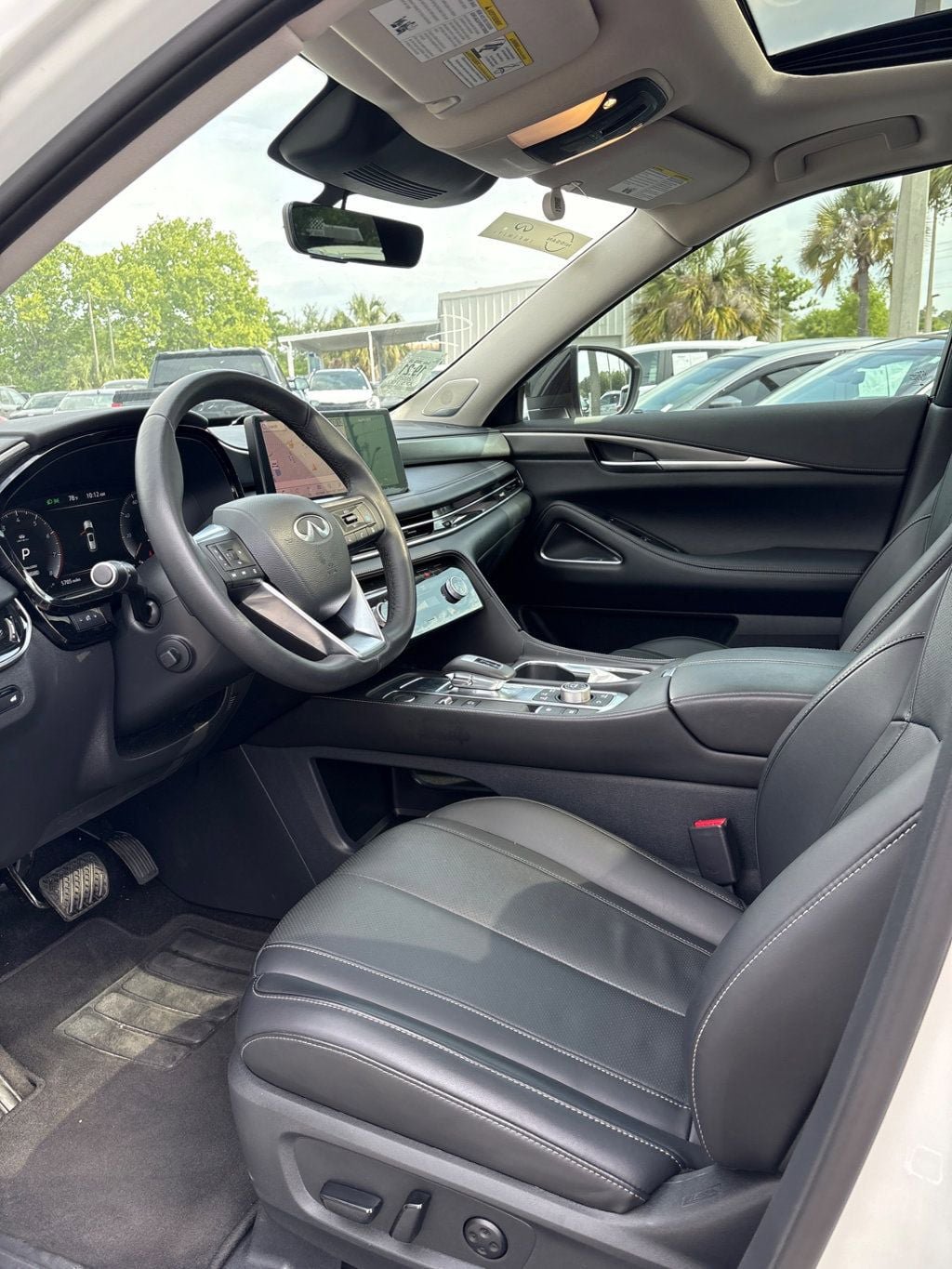 Used 2025 INFINITI QX60 Luxe FWD image 2