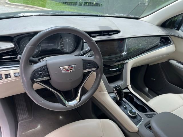 Used 2021 Cadillac XT6 Premium Luxury FWD image 6