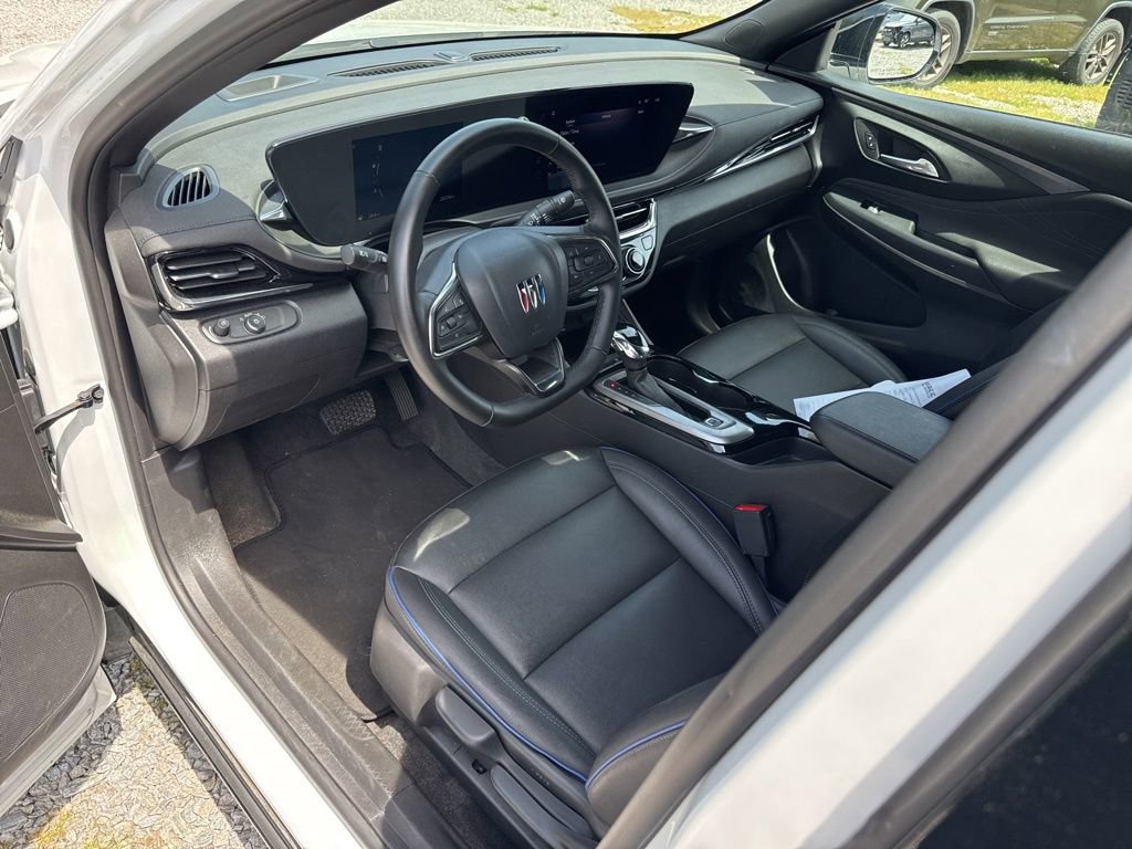 Used 2025 Buick Envista Sport Touring image 9