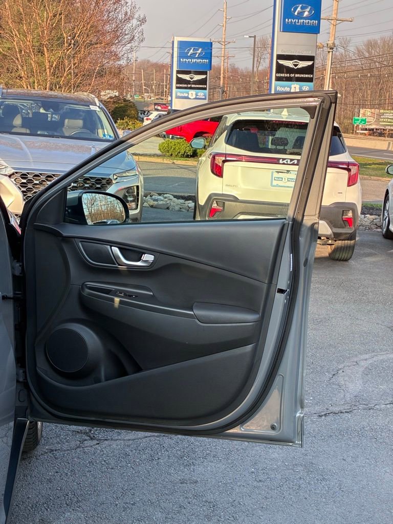 Used 2022 Hyundai Kona SEL w/ Convenience Package image 49