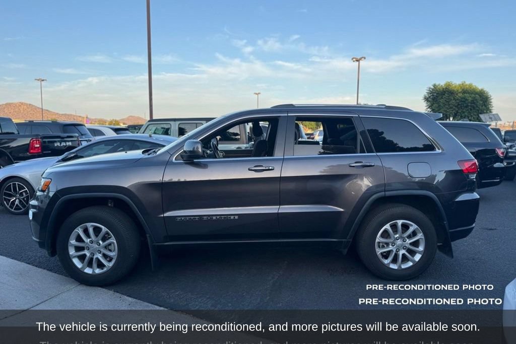 Used 2021 Jeep Grand Cherokee Laredo RWD image 2