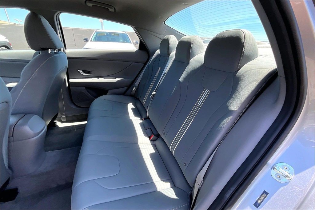 Certified 2022 Hyundai Elantra SEL FWD image 16