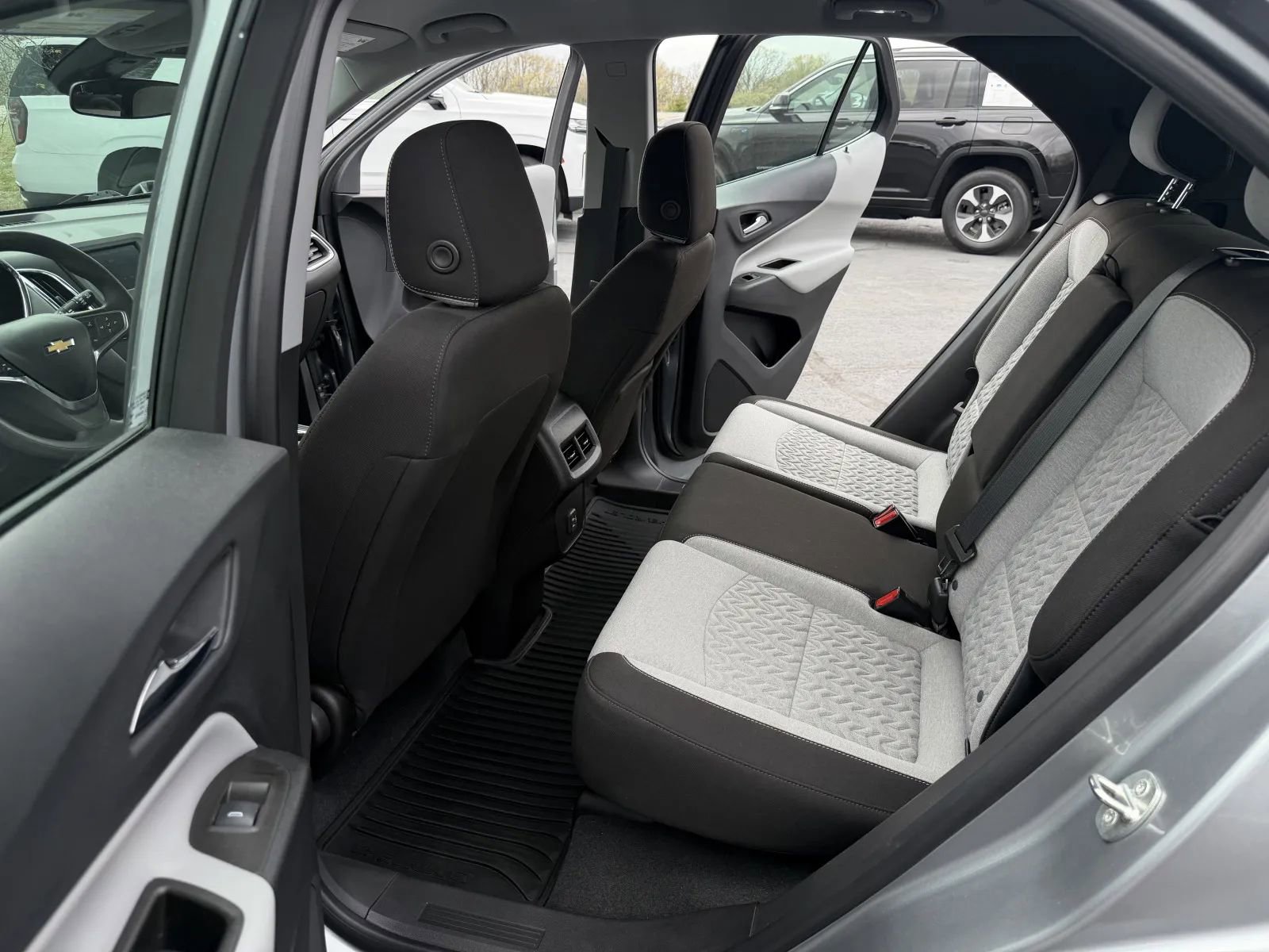 Used 2023 Chevrolet Equinox LS FWD image 39