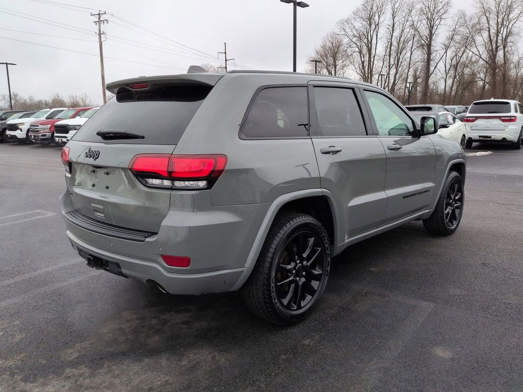 Used 2022 Jeep Grand Cherokee Laredo X AWD/4WD image 3