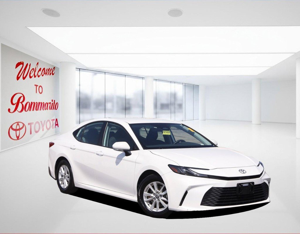 Used 2025 Toyota Camry LE image 2