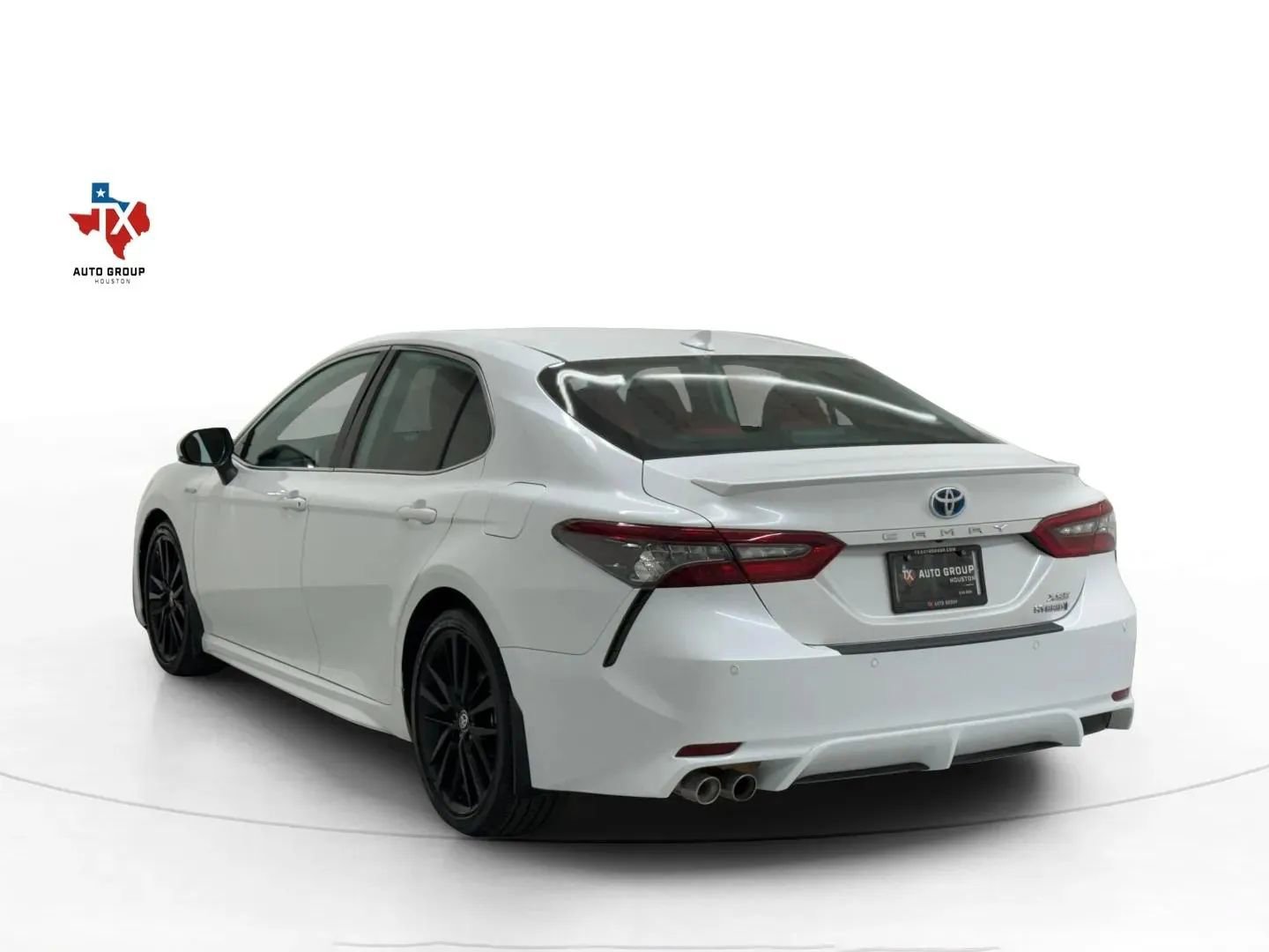 Used 2021 Toyota Camry XSE w/ Navigation Upgrade Package image 4