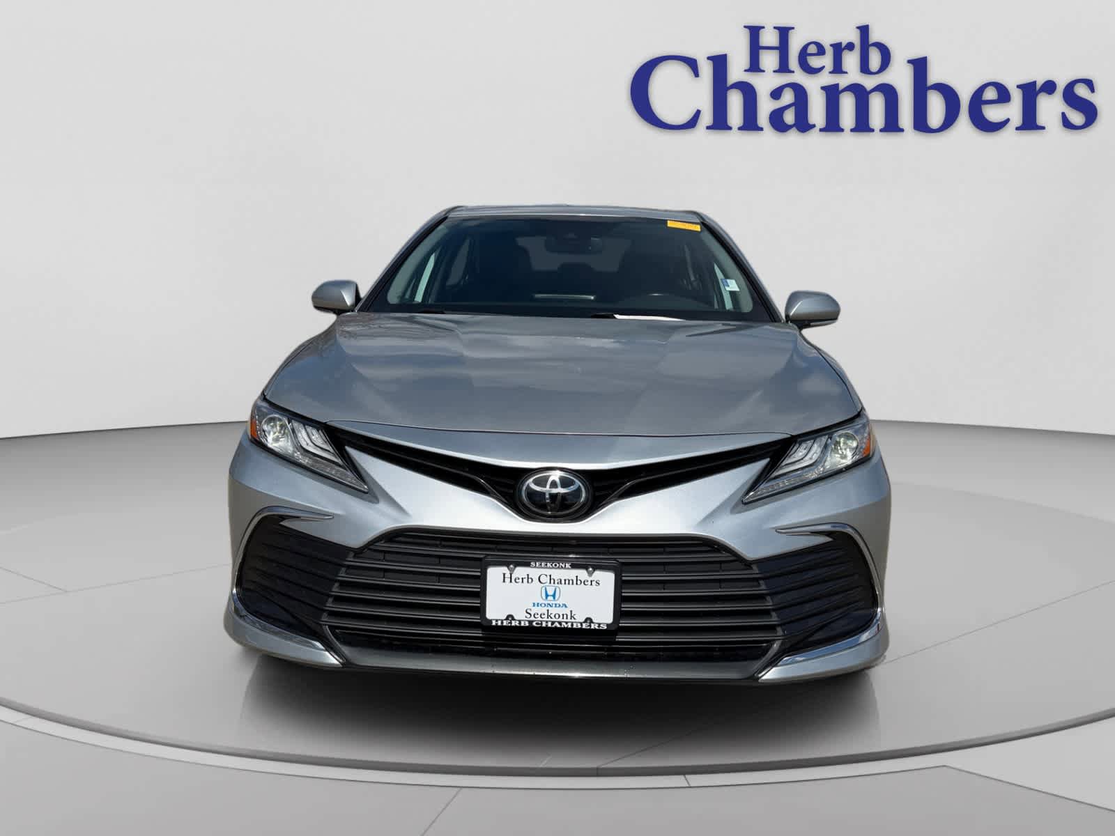 Used 2021 Toyota Camry XLE AWD/4WD image 2