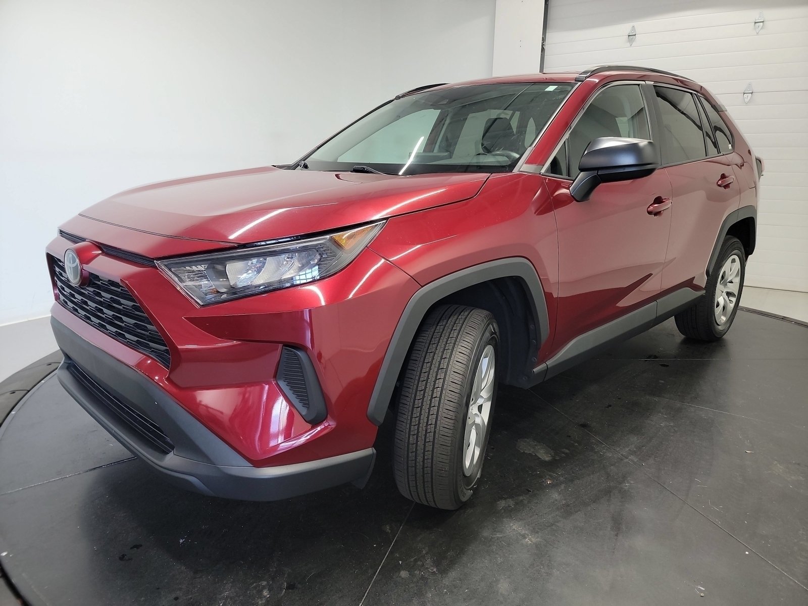 Used 2021 Toyota RAV4 LE AWD/4WD image 3