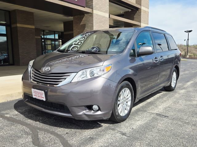 Used 2017 Toyota Sienna XLE FWD image 3