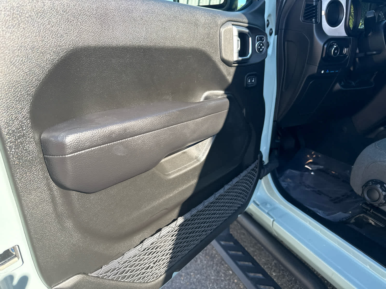 Used 2024 Jeep Wrangler Unlimited AWD/4WD image 17