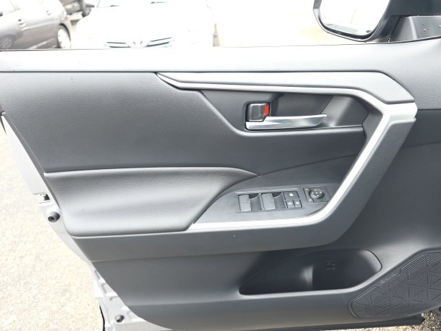 New 2025 Toyota RAV4 SE image 13
