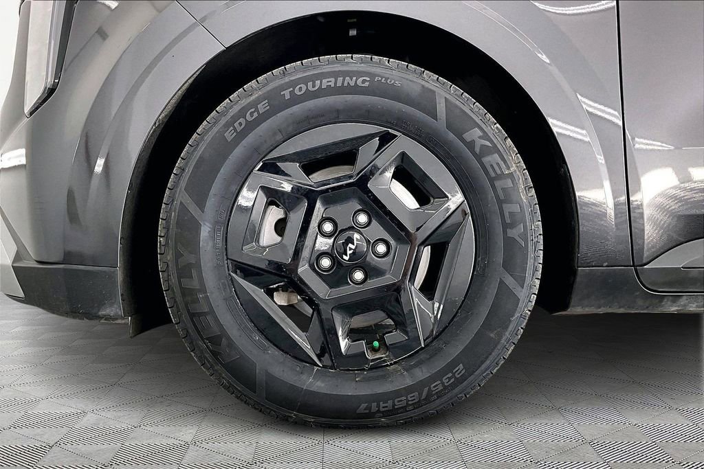 Used 2025 Kia Carnival image 9