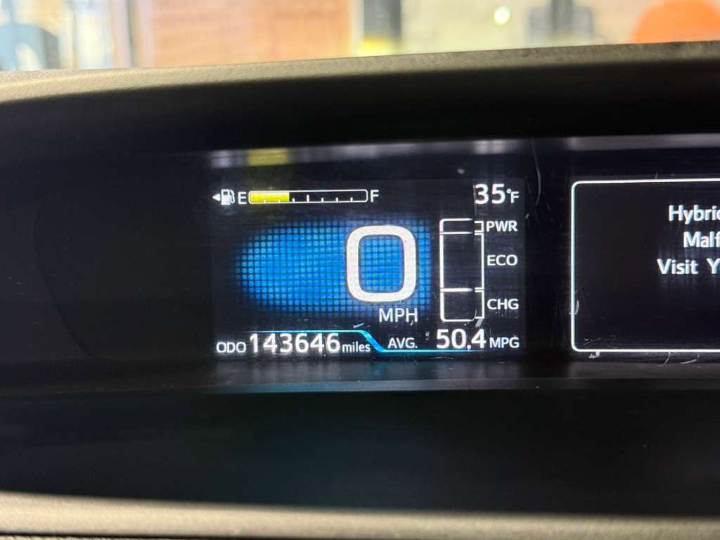 Used 2019 Toyota Prius L Eco FWD image 18