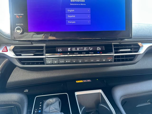 Used 2025 Toyota Sienna Platinum image 41