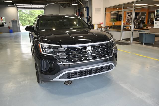Used 2024 Volkswagen Atlas Cross Sport SE AWD/4WD image 3