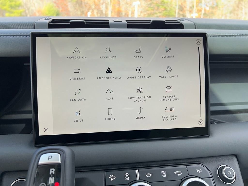 New 2025 Land Rover Defender 110 X-Dynamic SE image 18