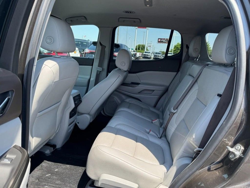 Used 2019 GMC Acadia SLT w/ LPO, Floor Liner Package FWD image 10