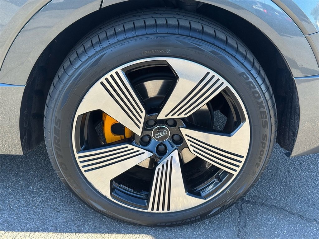 Used 2019 Audi e-tron Prestige w/ Prestige Package image 9