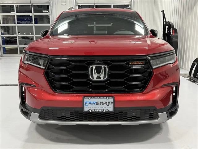 Used 2025 Honda Pilot TrailSport image 7