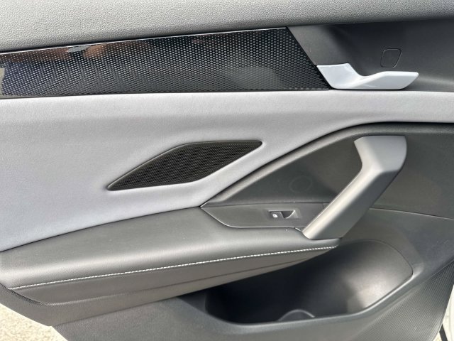 New 2026 Volkswagen Tiguan SE R-Line FWD image 9