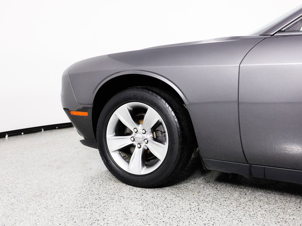 Used 2021 Dodge Challenger SXT image 6
