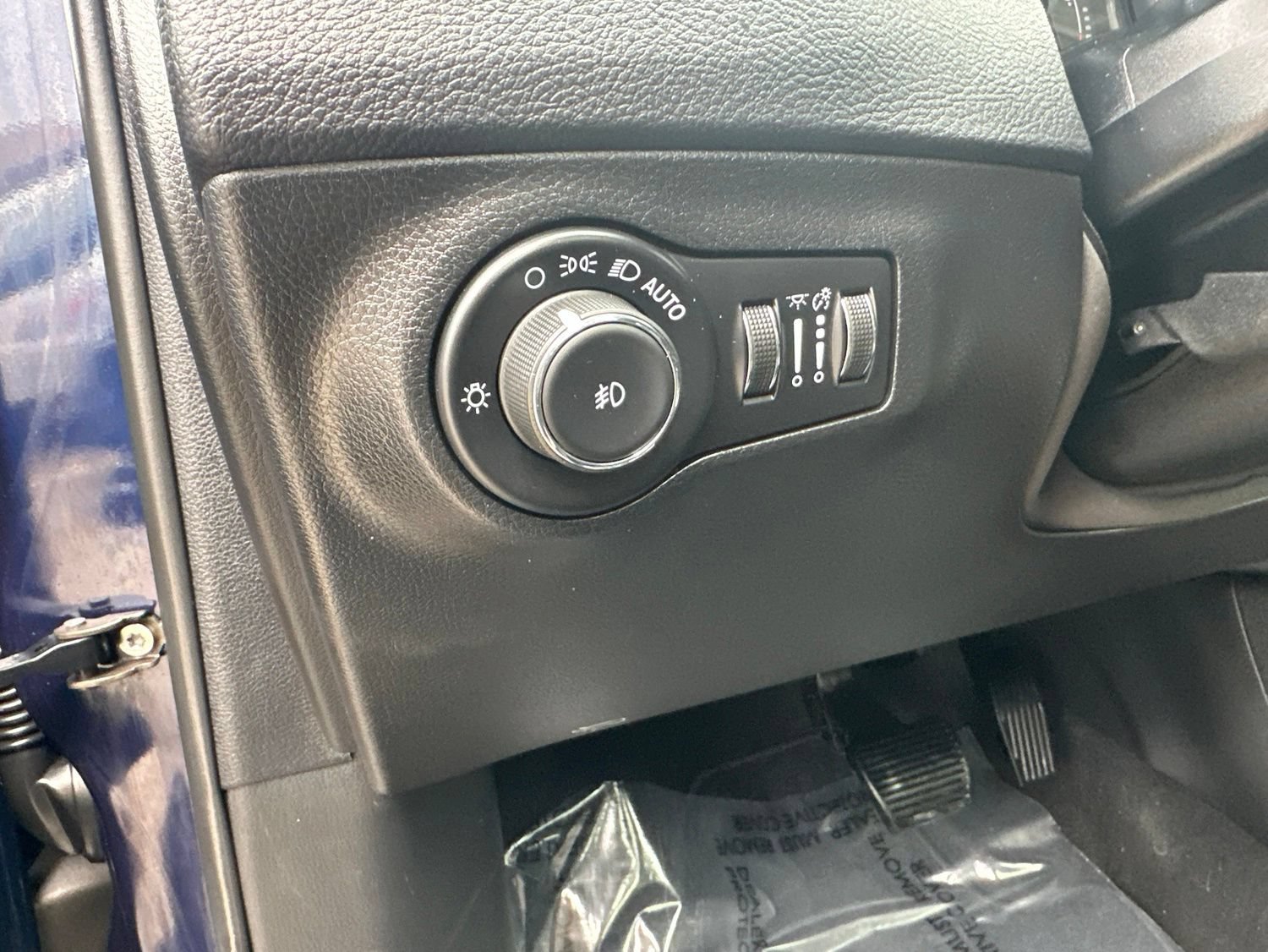 Used 2021 Jeep Compass Latitude w/ Sun and Sound Group AWD/4WD image 15