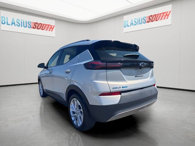 Used 2022 Chevrolet Bolt EUV LT w/ Comfort Package FWD image 5