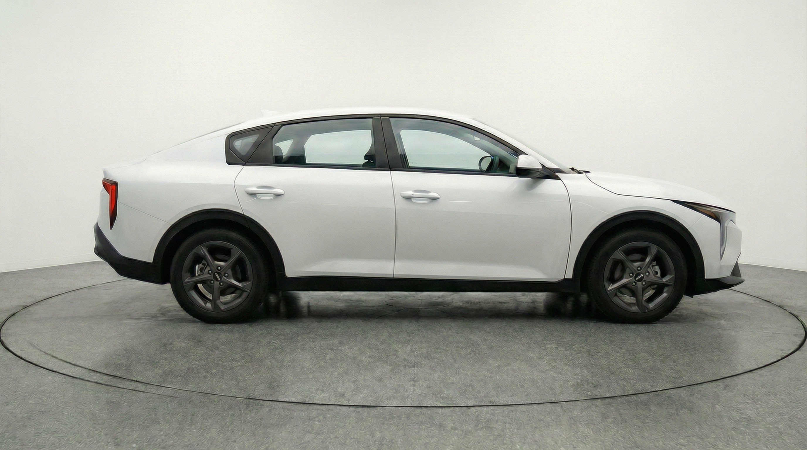 Used 2025 Kia K4 LXS image 11