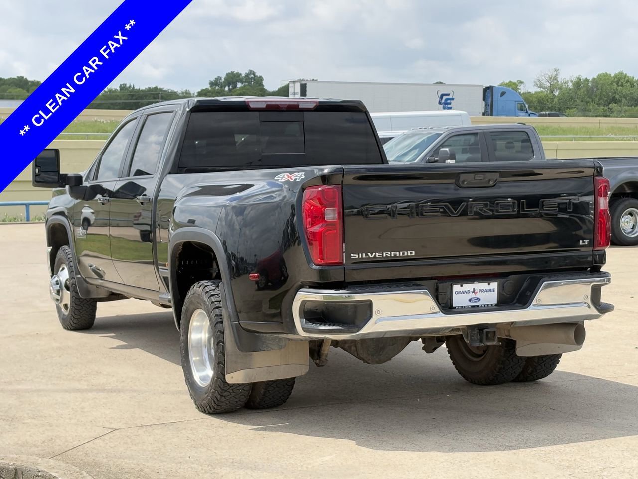 Used 2024 Chevrolet Silverado 3500 LT w/ Texas Edition AWD/4WD image 7
