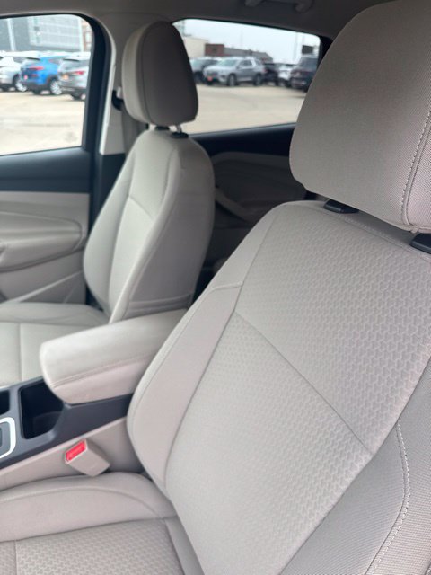 Used 2017 Ford Escape SE w/ Equipment Group 201A AWD/4WD image 41