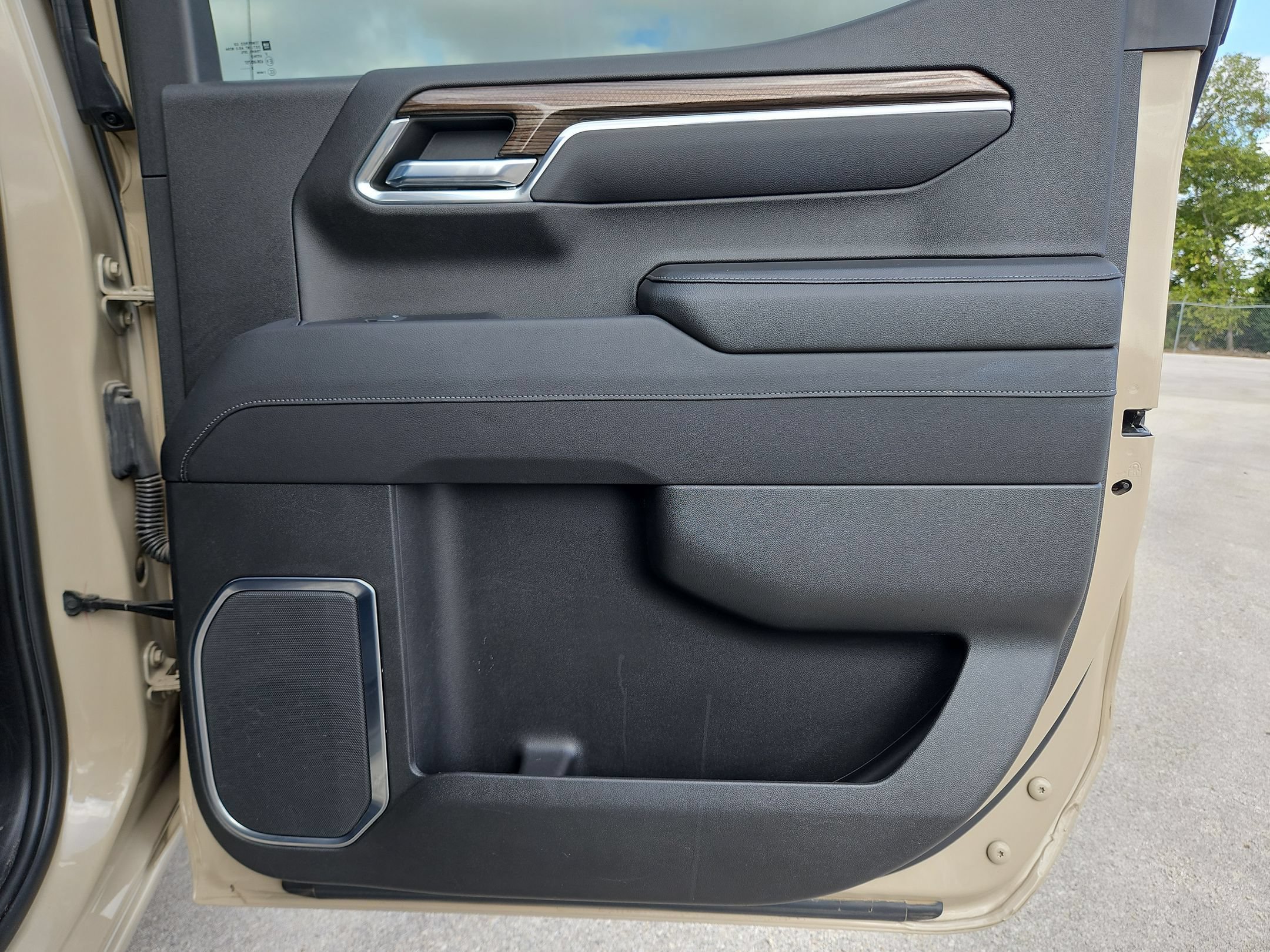 Used 2023 Chevrolet Silverado 1500 LT Trail Boss w/ LPO, Dark Essentials Package AWD/4WD image 26