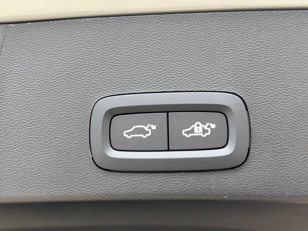 New 2026 Volvo XC40 B5 Ultra w/ Protection Package Premier image 14