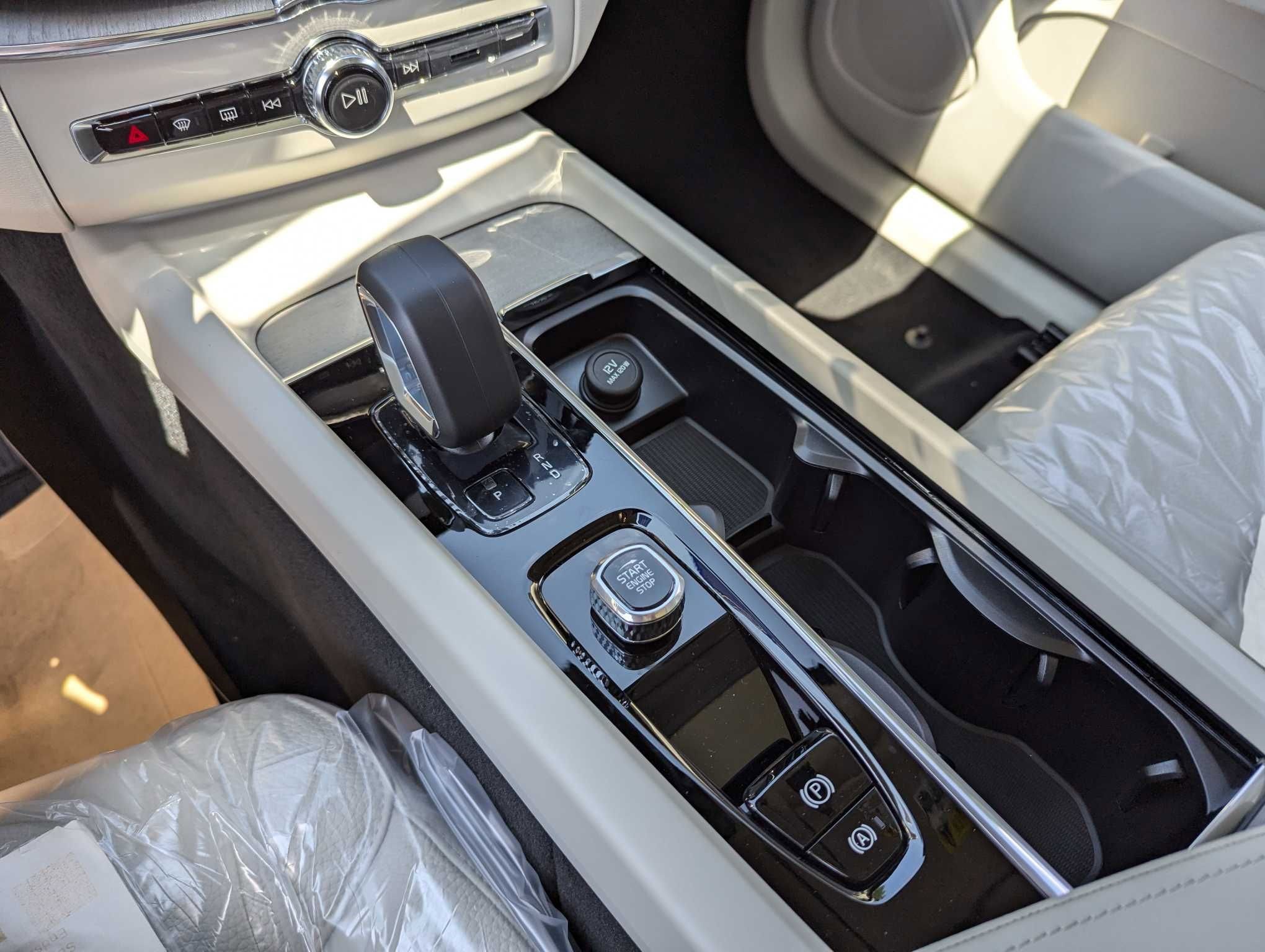 New 2025 Volvo XC60 T8 Plus w/ Protection Package Premier image 17