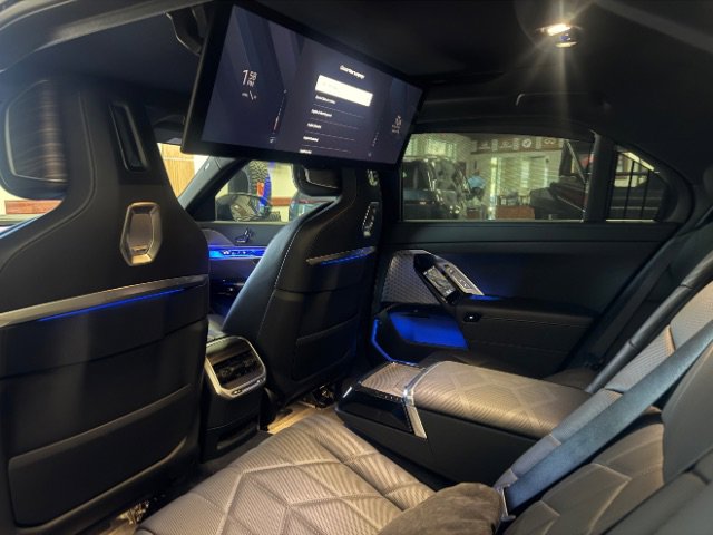 Used 2025 BMW i7 xDrive60 AWD/4WD image 20
