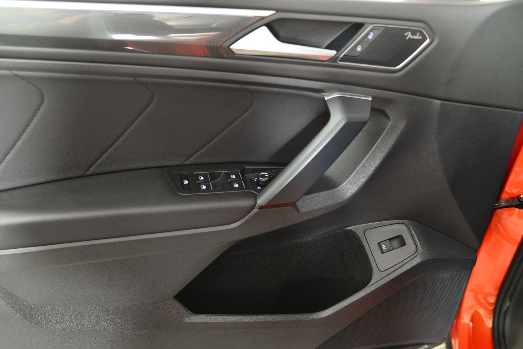 Used 2019 Volkswagen Tiguan SEL Premium image 28