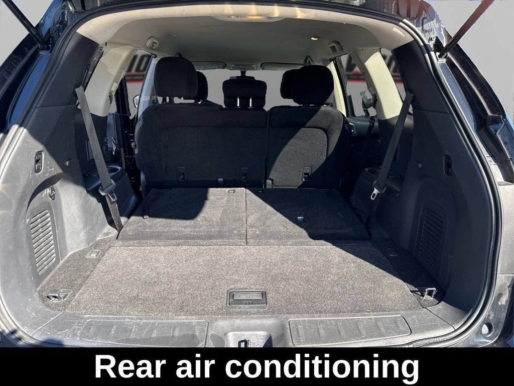 Used 2015 Nissan Pathfinder SV AWD/4WD image 12