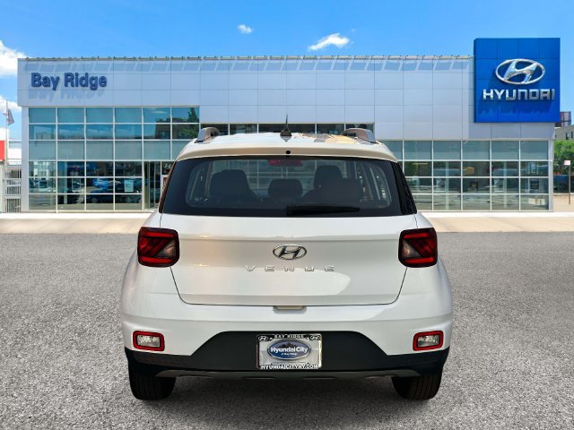 Used 2025 Hyundai Venue SEL FWD image 5