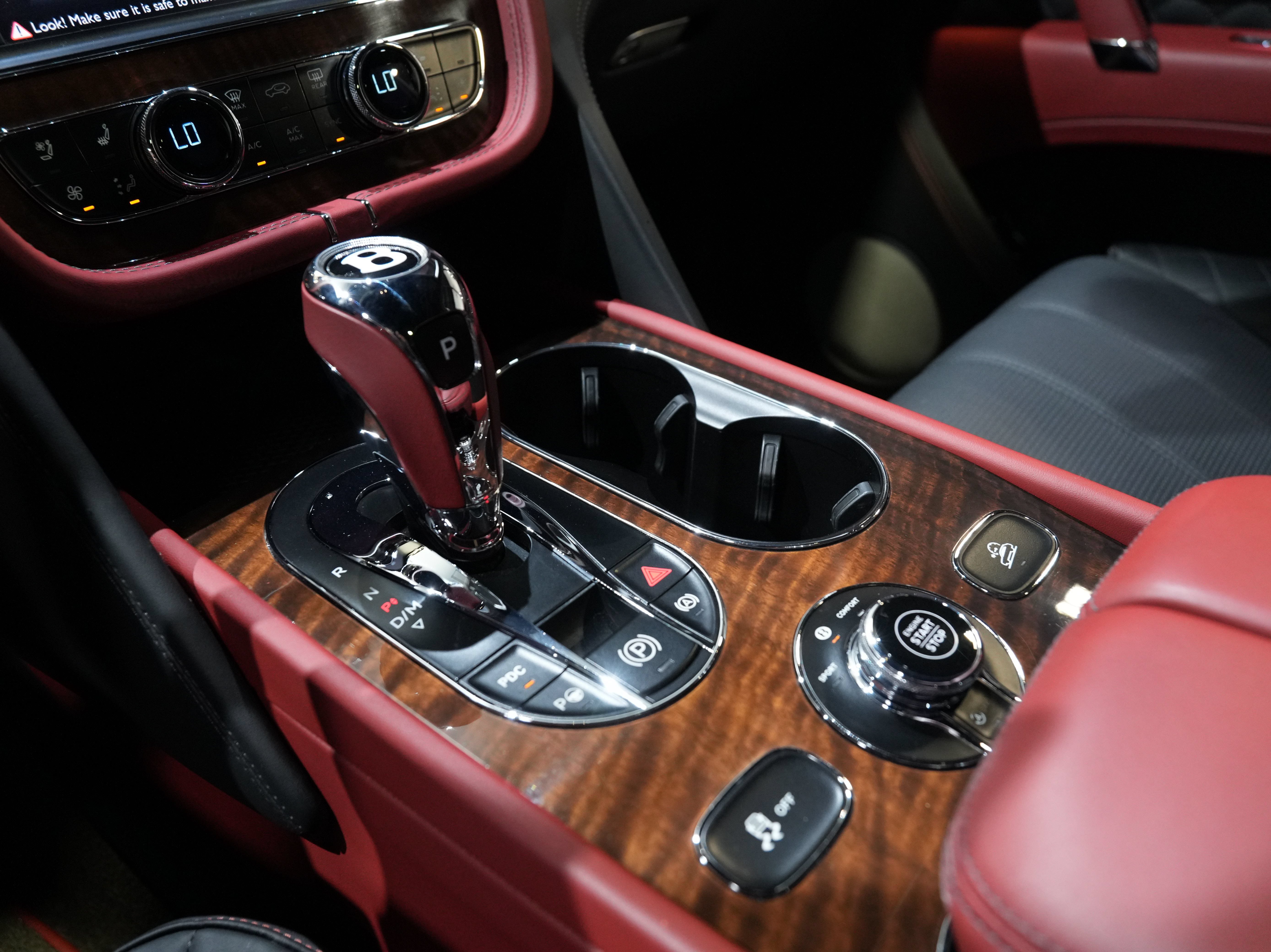 Used 2018 Bentley Bentayga AWD/4WD image 48