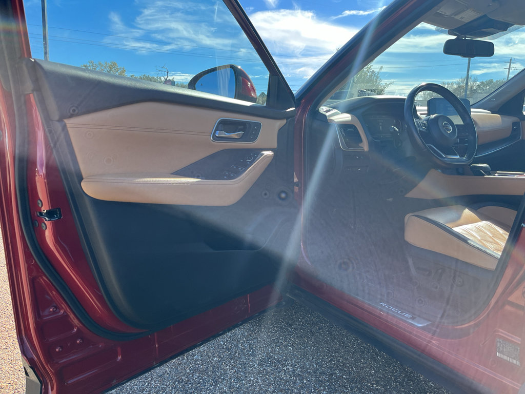 Used 2021 Nissan Rogue Platinum image 23