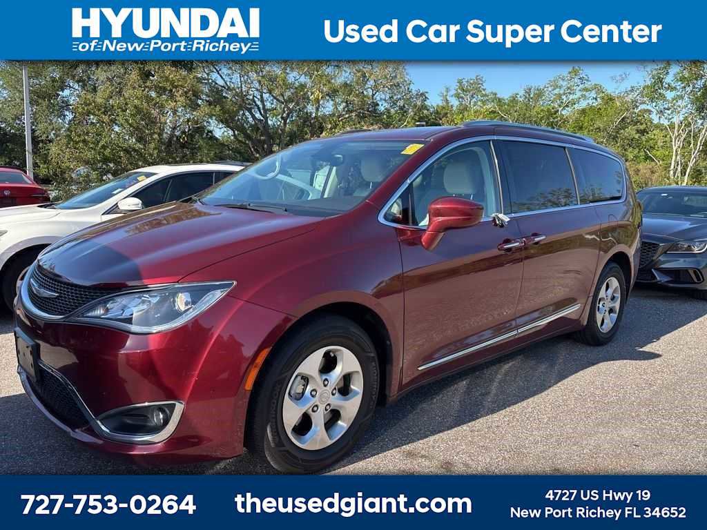 Used 2017 Chrysler Pacifica Touring-L Plus image 1